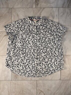 St Johns Bay 2X Floral Button Up Top Black White Roll Tab Sleeve
